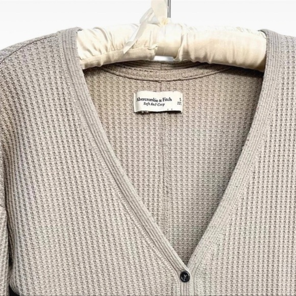 Abercrombie and Fitch Soft Cozy Waffle Knit Cardigan Size small - Picture 3 of 5